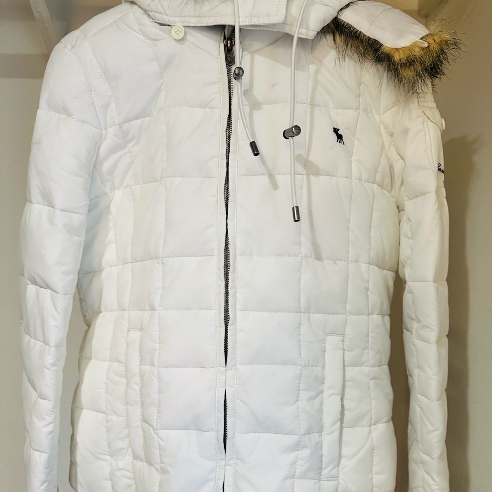 Abercrombie & Fitch White Puffer Jacket with Fur Hood